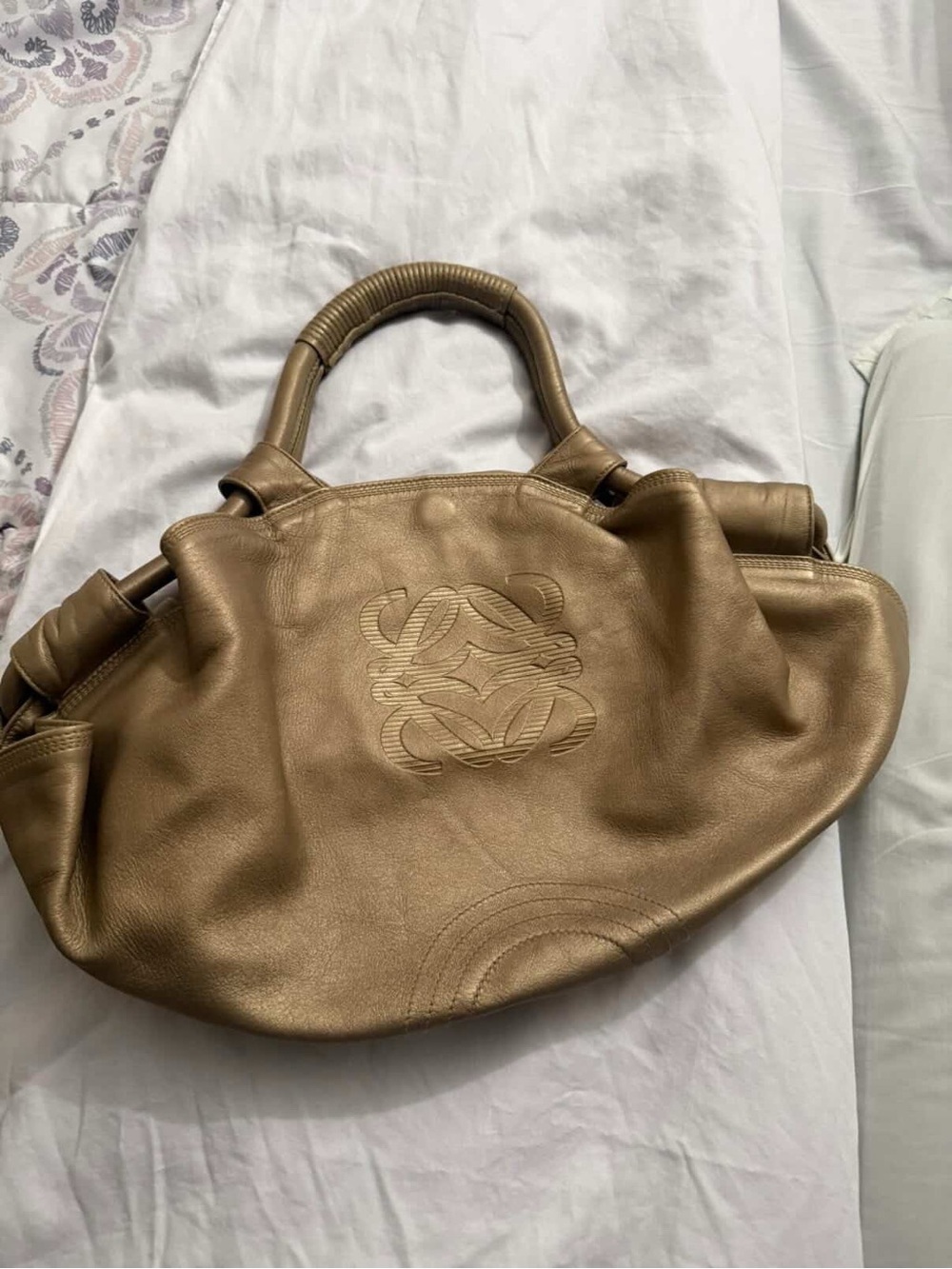 Authentic LOEWE Metallic Bronze Gold Nappa Aire Hobo Bag
LOEWE Vintage Metallic
